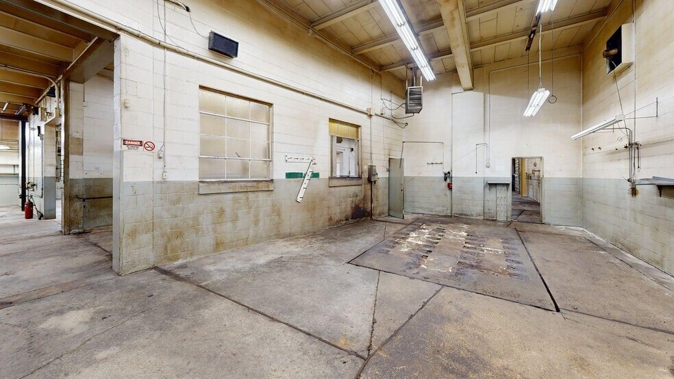 More Photos Of 261 Main St, North Tonawanda Manufacturing For Lease