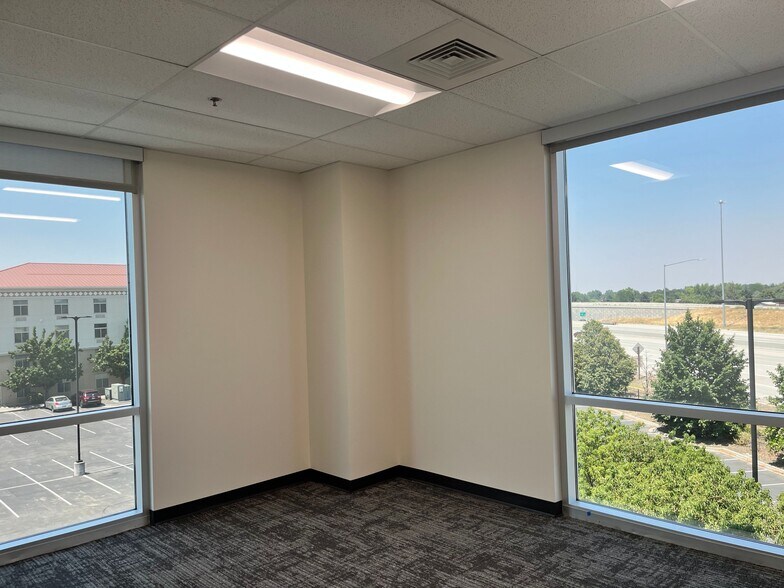 More Photos Of 1444 S Entertainment Ave, Boise Office For Lease