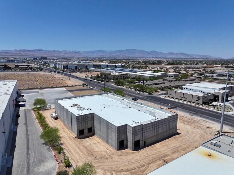 More Photos Of 5765 W Sunset Rd, Las Vegas Distribution For Sale