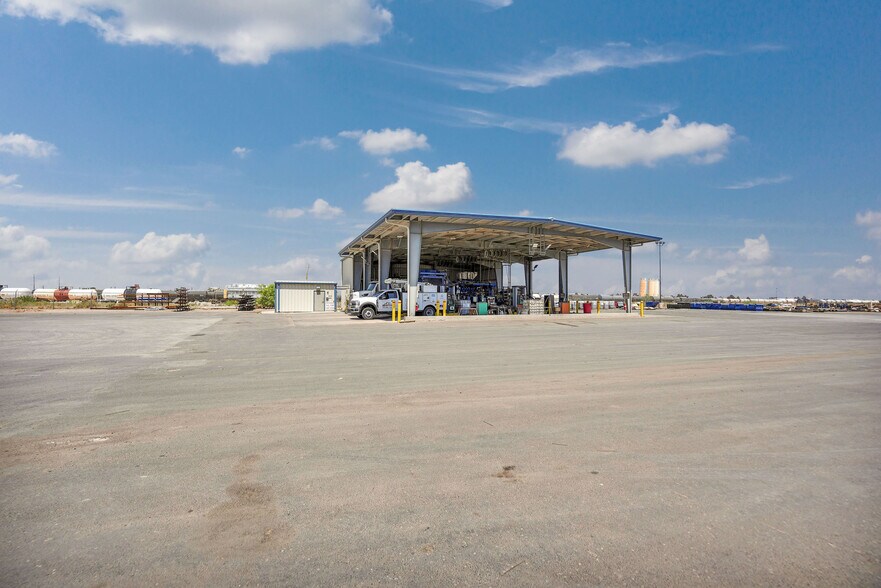 More Photos Of 7104 W County Road 116, Midland Warehouse For Lease