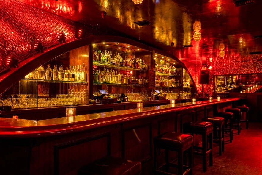 More Photos Of 1624-1626 N Cahuenga Blvd, Los Angeles Bar For Lease