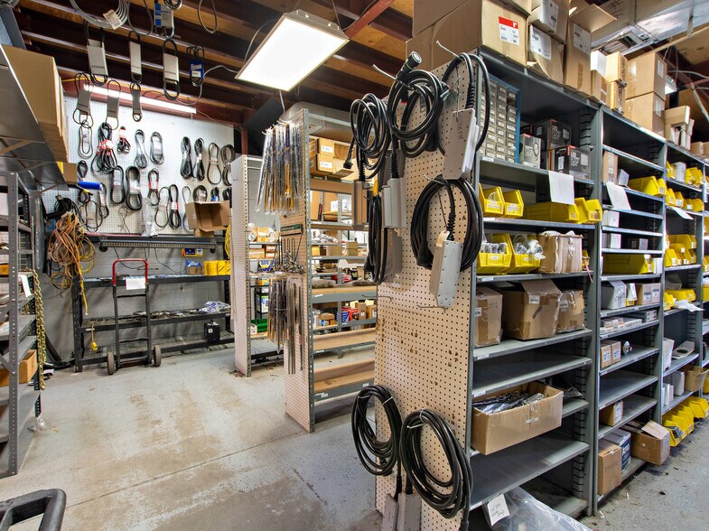 More Photos Of 2560 E Main St, Mesa Freestanding For Sale