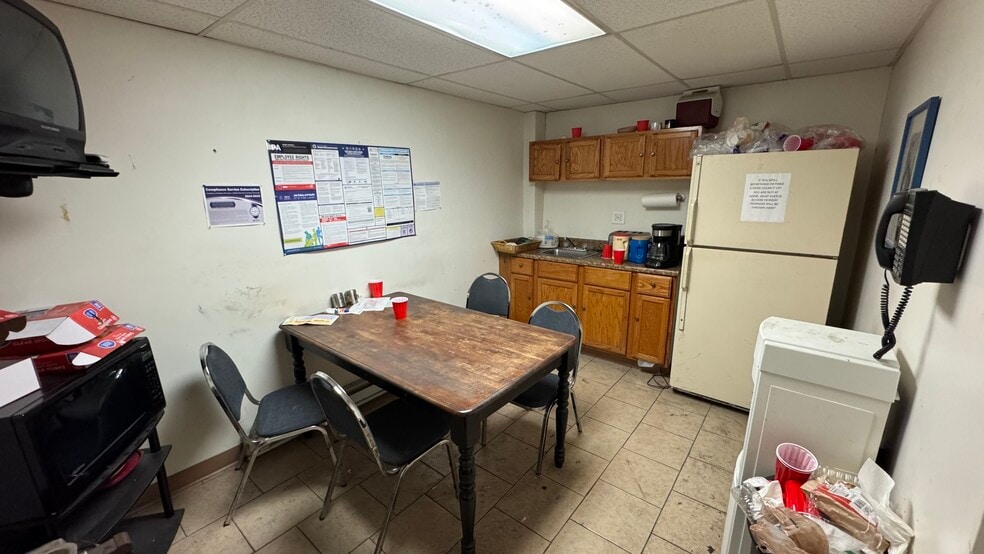 More Photos Of 231 Moorestown Dr, Bath Manufacturing For Sale