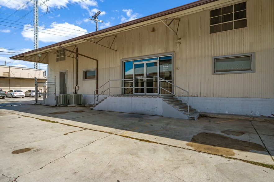 Primary Photo Of 1102 W Laurel St, San Antonio Warehouse For Lease