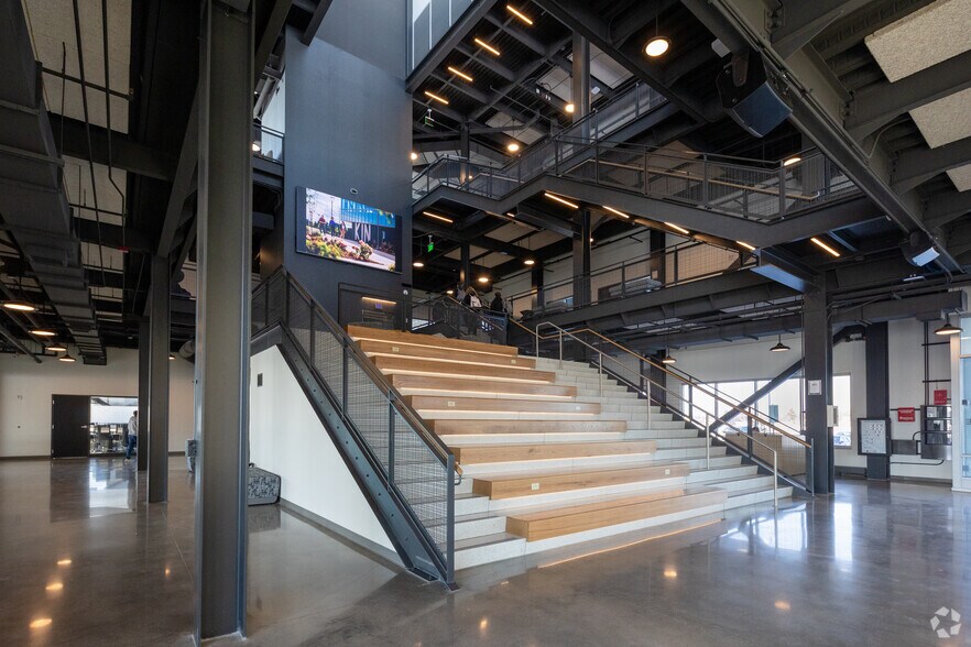 More Photos Of 5522 26th Ave, Kenosha Loft Creative Space For Lease