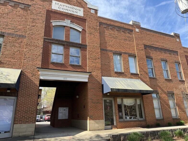 More Photos Of 211 W Matthews St, Matthews Office For Sale