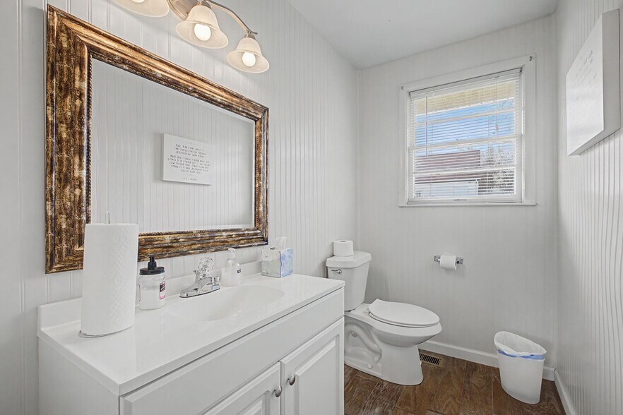 More Photos Of 611 New Shackle Island Rd, Hendersonville Flex For Sale