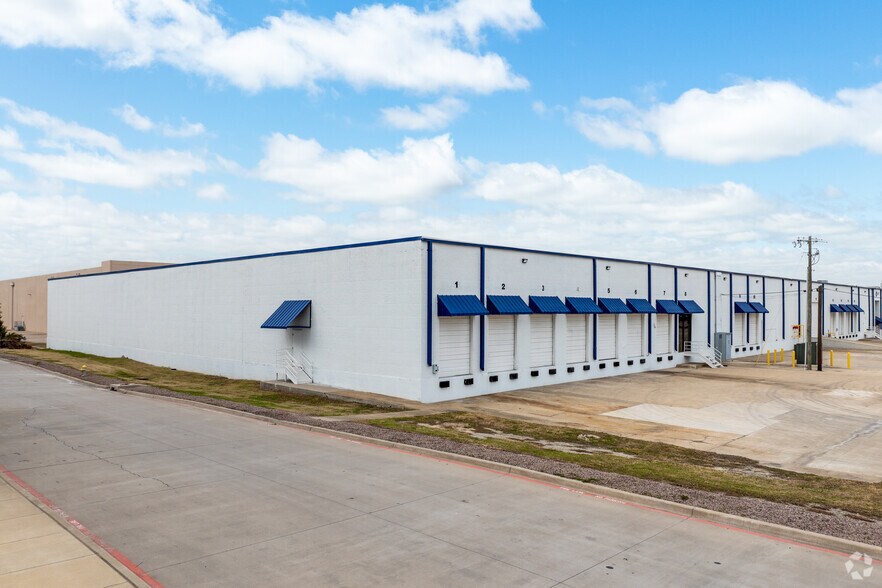 More Photos Of 1207 W Crosby Rd, Carrollton Manufacturing For Lease