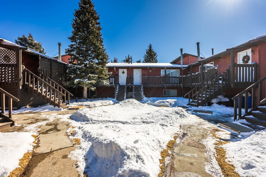 More Photos Of 4607 73 St NW, Calgary Apartments For Sale