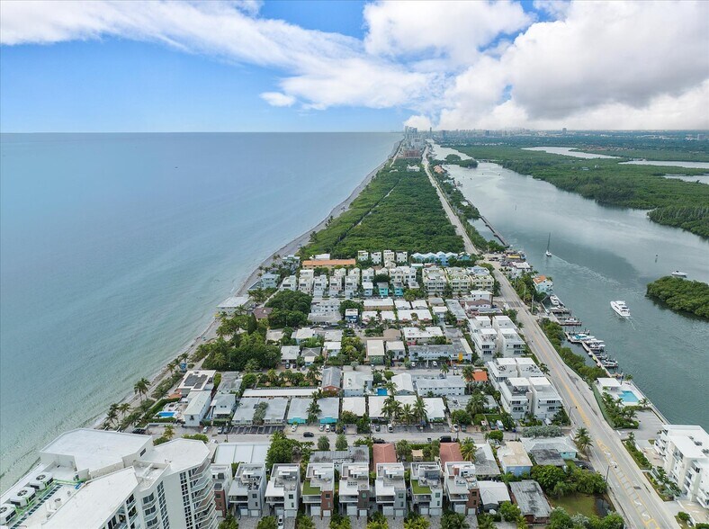 More Photos Of 333 Walnut St, Hollywood Hotel For Sale