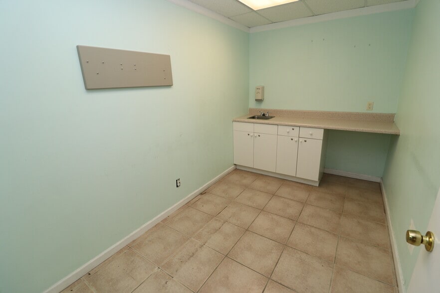 More Photos Of 6731-6765 Sunset Strip, Sunrise General Retail For Sale