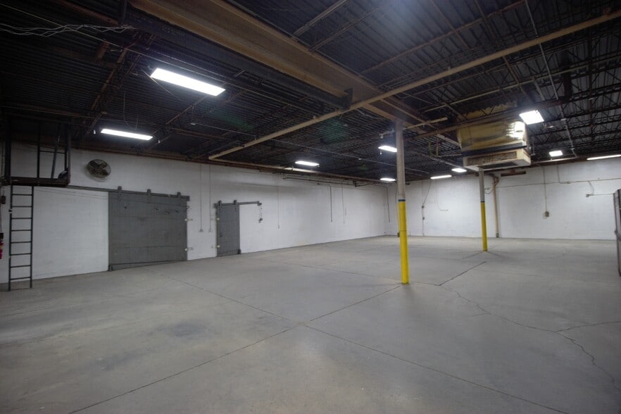 More Photos Of 2025 Brighton Henrietta Town Line Rd, Rochester Manufacturing For Lease
