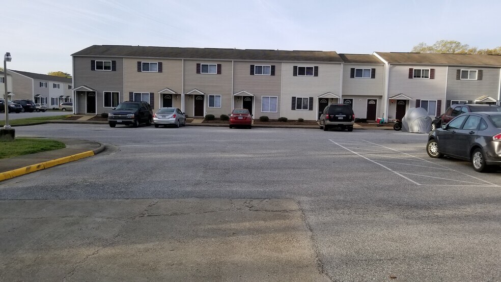 More Photos Of 156 Delmar Ln, Newport News Apartments For Sale