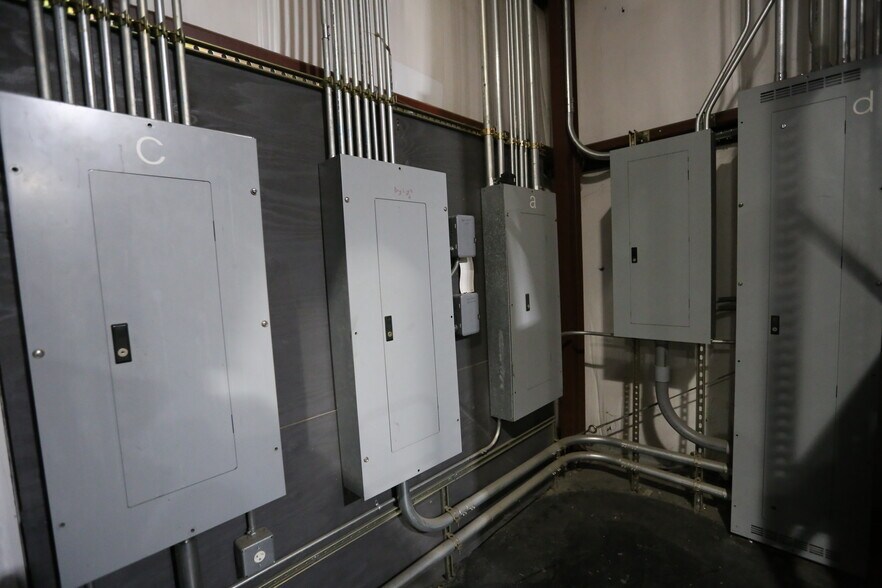 More Photos Of 3042 Matlock Dr NW, Kennesaw Warehouse For Sale