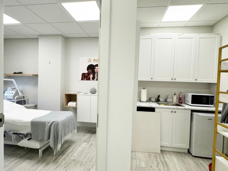 More Photos Of 200 Cachet Woods Crt, Markham Office For Lease