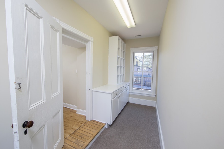 More Photos Of 30 W Bridge St, New Hope Freestanding For Lease