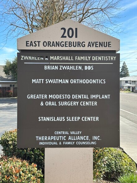 More Photos Of 201 E Orangeburg Ave, Modesto Office For Sale