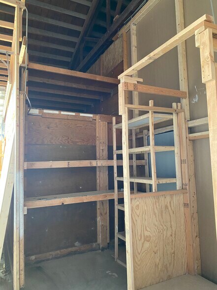 More Photos Of 649 Childs St, Wheaton Warehouse For Lease
