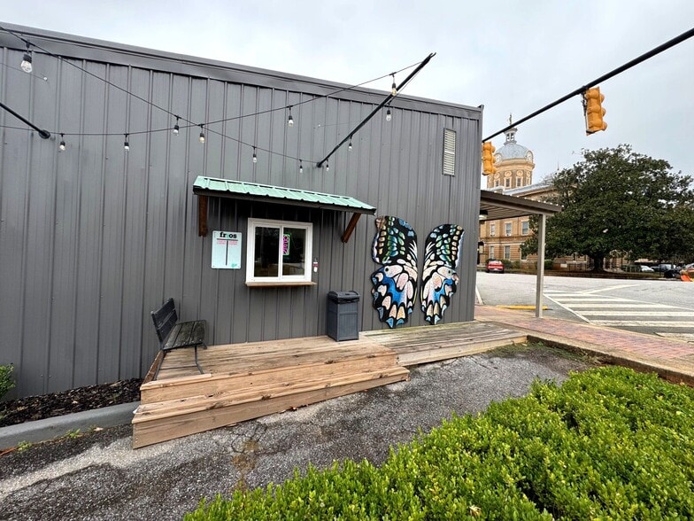 More Photos Of 40 Court Sq, Ashland Restaurant For Sale