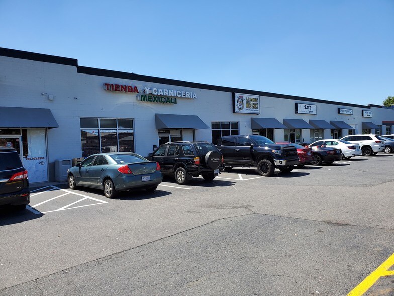 More Photos Of 10403 Park Rd, Charlotte Unknown For Lease