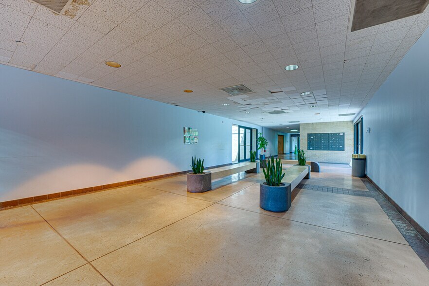 More Photos Of 2909 S Hampton Rd, Dallas Medical For Sale