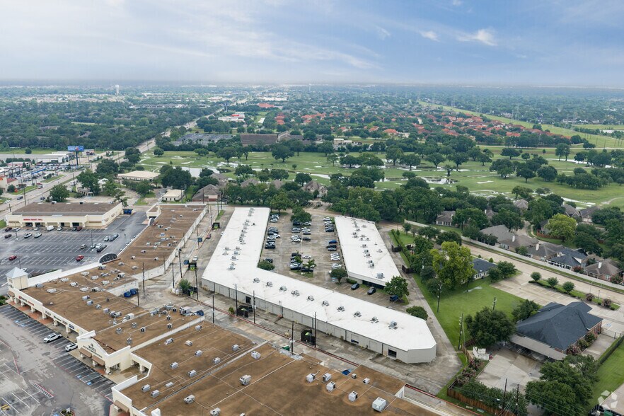 More Photos Of 17449-17497 Village Green Dr, Houston Unknown For Lease