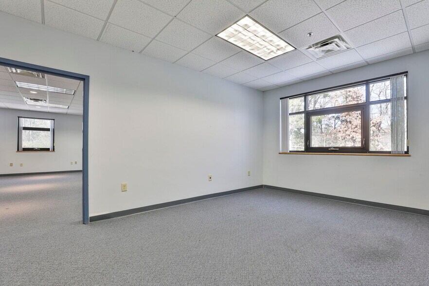 More Photos Of 7 Wall St, Windham Office For Lease