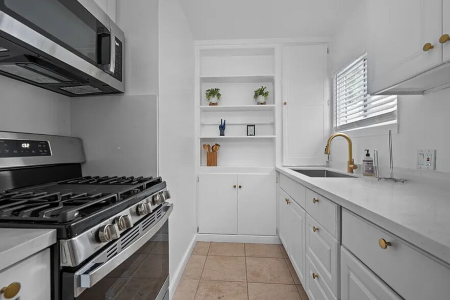 More Photos Of 1566 Reed Ave, San Diego Apartments For Sale