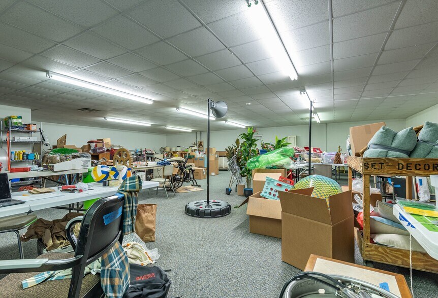 More Photos Of 1430 Willis Dr, Bloomington Warehouse For Sale