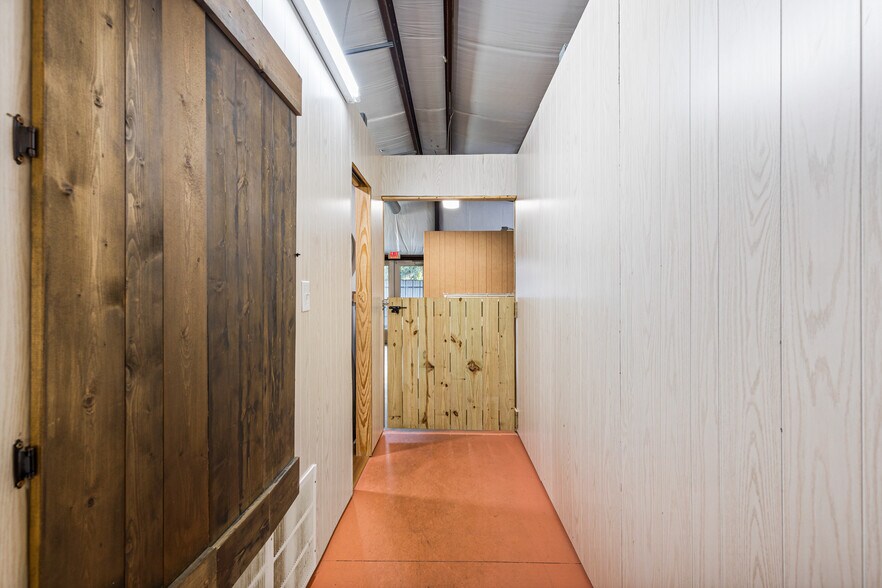 More Photos Of 819 N Main St, Gladewater Flex For Sale