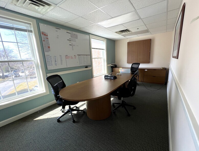 More Photos Of 10 Cedar St, Woburn Office For Sale