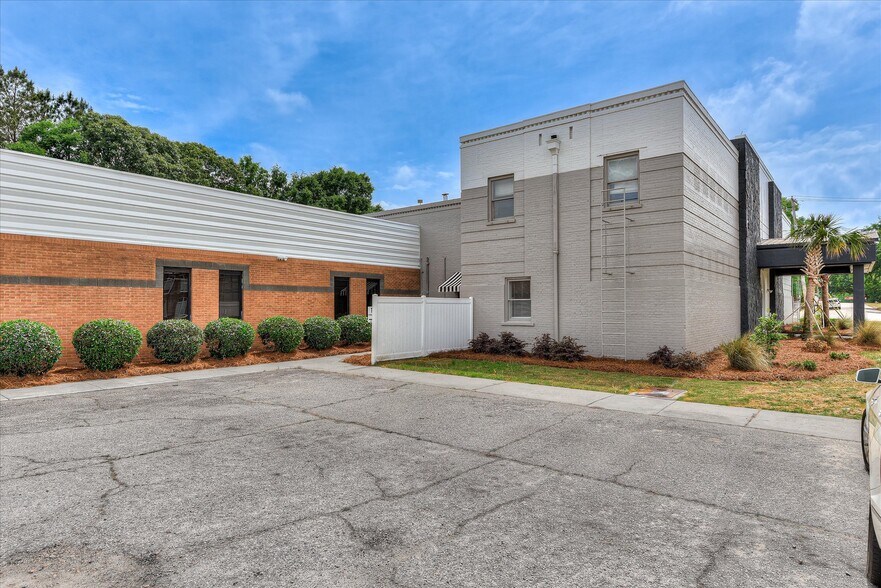 More Photos Of 1089 Augusta Rd, Warrenville Office For Lease