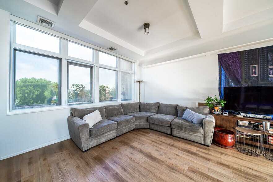 More Photos Of 2000 West St, Union City Office Residential For Sale