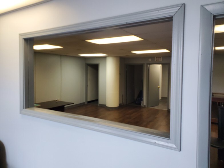 More Photos Of 2425 Hyde Park Blvd, Niagara Falls Freestanding For Lease