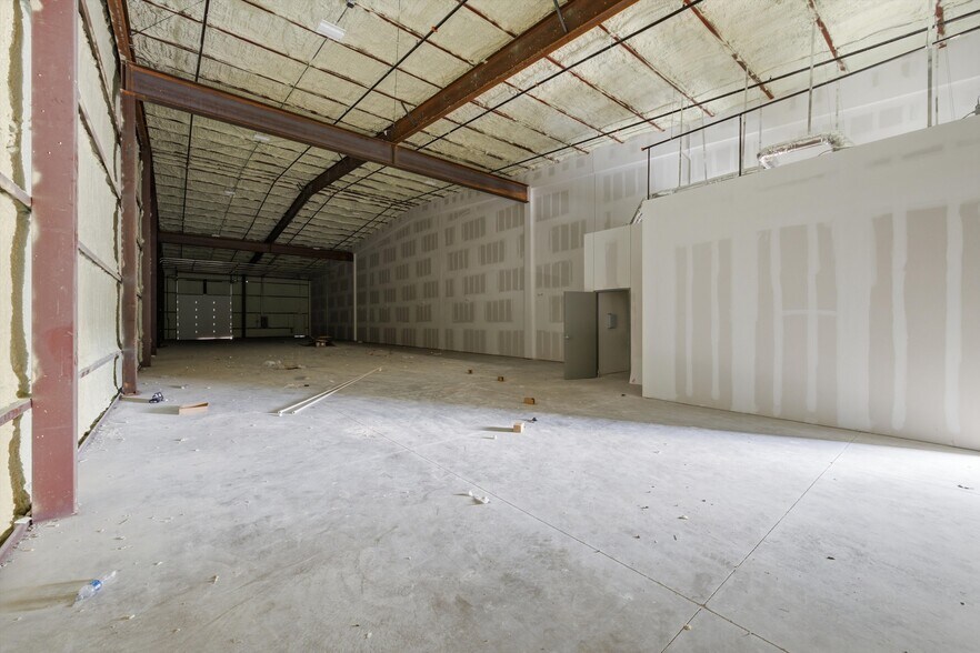 More Photos Of 109 - 117 Ava dr, Hewitt Warehouse For Lease
