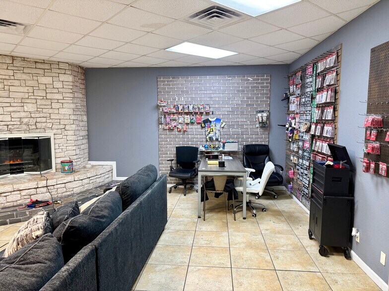 More Photos Of 5607 Kenwick St, San Antonio Showroom For Lease