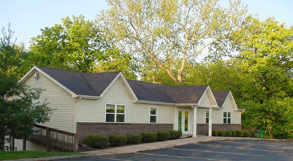 Primary Photo Of 10390 Veterans Memorial Pky, Lake Saint Louis Office For Sale
