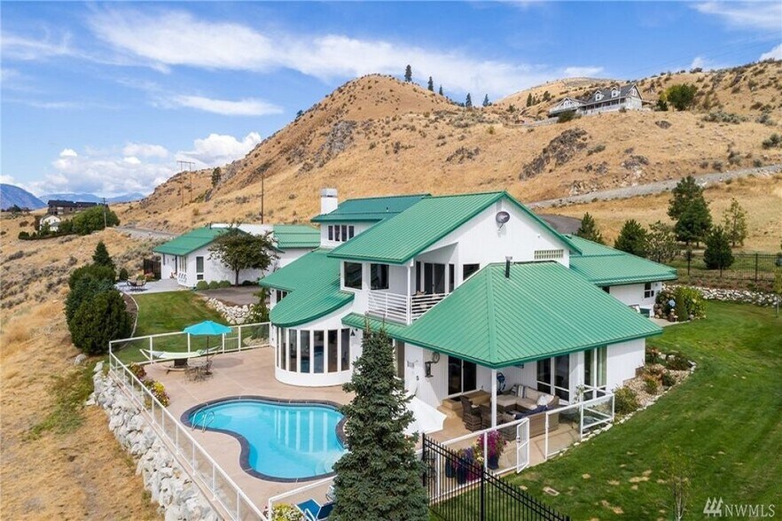 Primary Photo Of 335 Henderson Rd, Chelan Hospitality For Sale