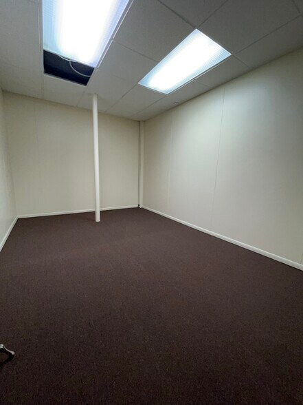 More Photos Of 2710 W Court St, Flint Office For Sale