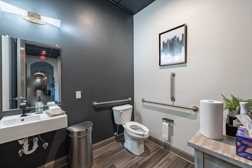 More Photos Of 324 Browns Hill Ct, Midlothian Coworking Space