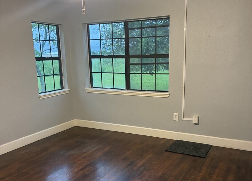More Photos Of 18023 Dace Rd, Alvin Flex For Lease