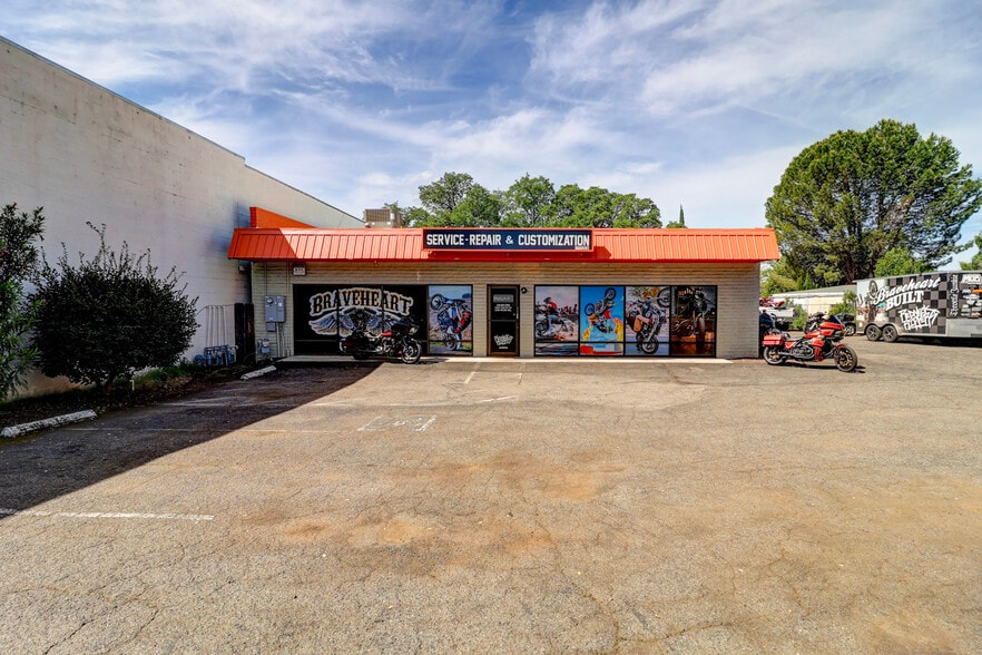 Primary Photo Of 2418 Victor Ave, Redding Auto Repair For Sale