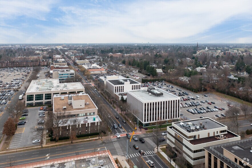 More Photos Of 1050 Franklin Ave, Garden City Office For Lease