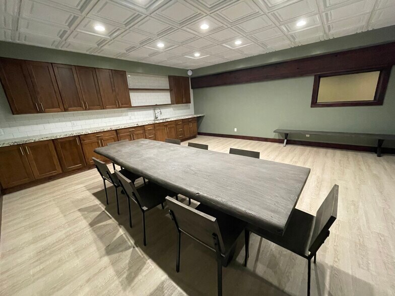 More Photos Of 640 N Main St, North Salt Lake Office For Sale