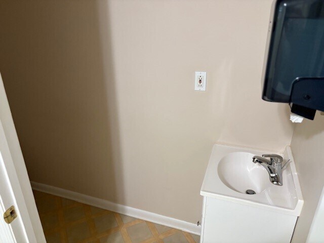 More Photos Of 1489 Slaughter Rd, Madison Office For Sale