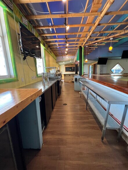 More Photos Of 300 N Lake Park Blvd, Carolina Beach Restaurant For Lease
