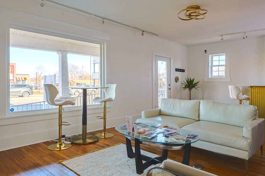 More Photos Of 1019 Berryville Ave, Winchester Storefront Retail Residential For Sale