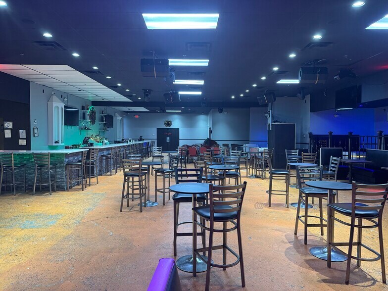 More Photos Of 715 Industrial Blvd, McDonough Bar For Lease