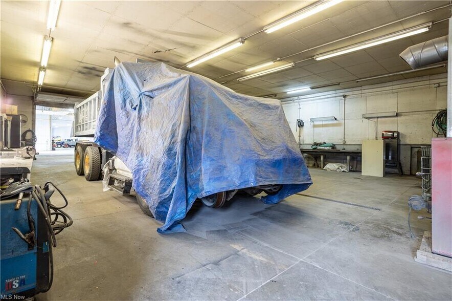 More Photos Of 15355 Old Lincoln Way, Dalton Light Manufacturing For Sale