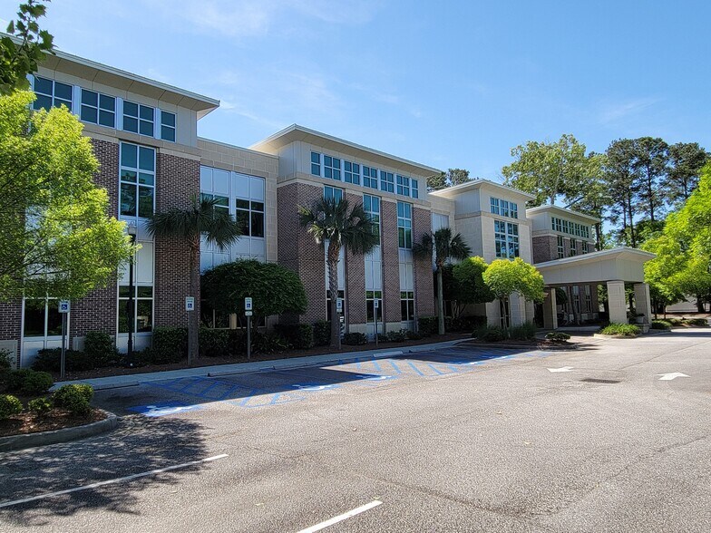 More Photos Of 421 Wando Park Blvd, Mount Pleasant Office For Sale